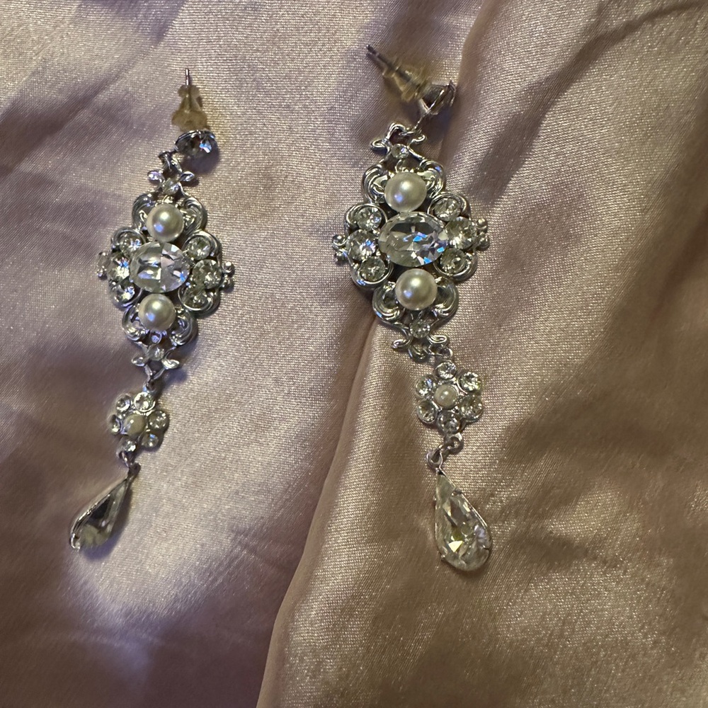 Chandelier Silver Earrings with Intricate Design and Dazzling Stones